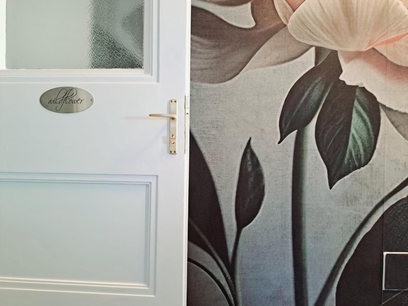 Apartment Wildflower In Privatvilla Im Herzen Merans 외부 사진