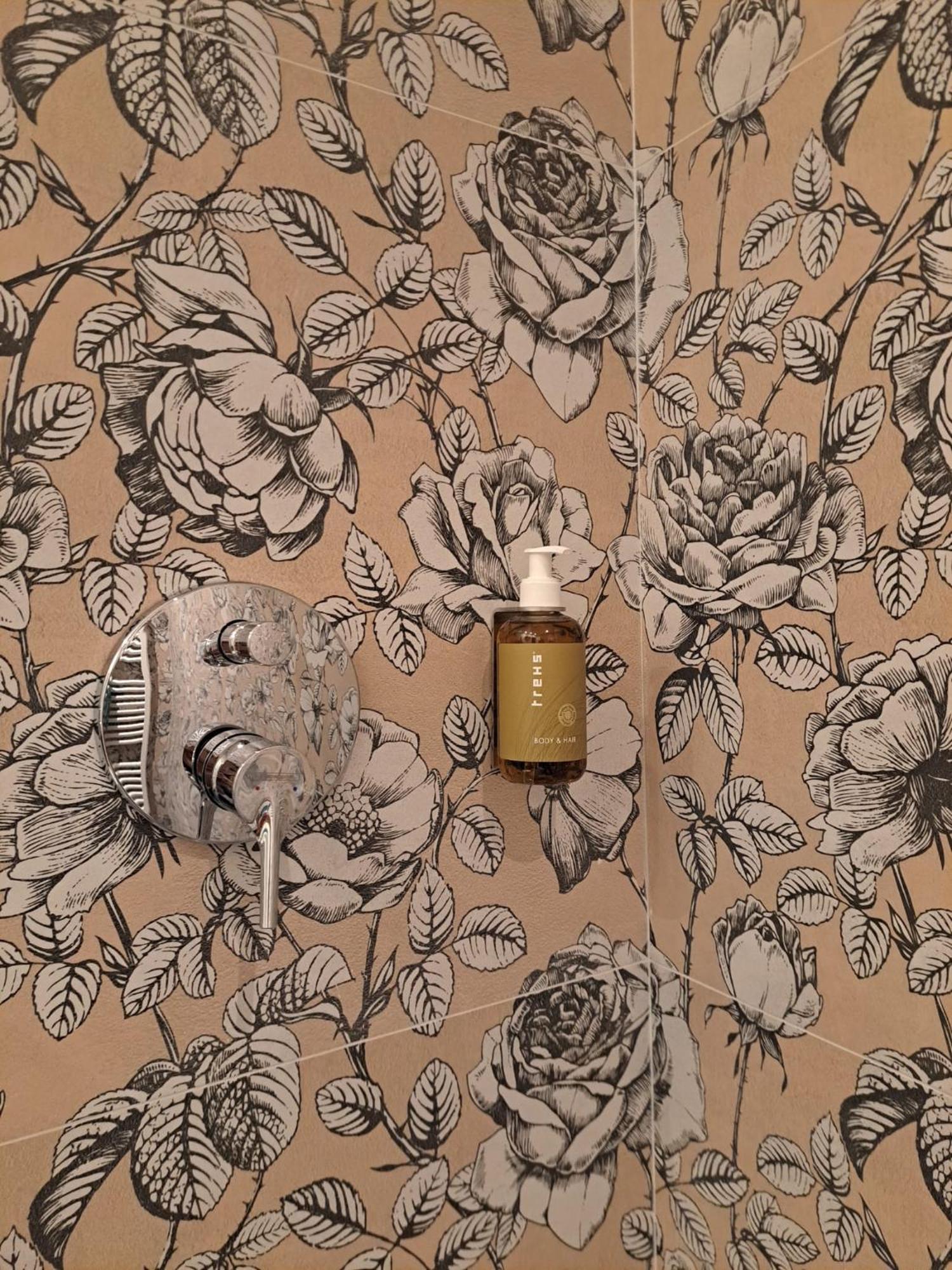 Apartment Wildflower In Privatvilla Im Herzen Merans 외부 사진