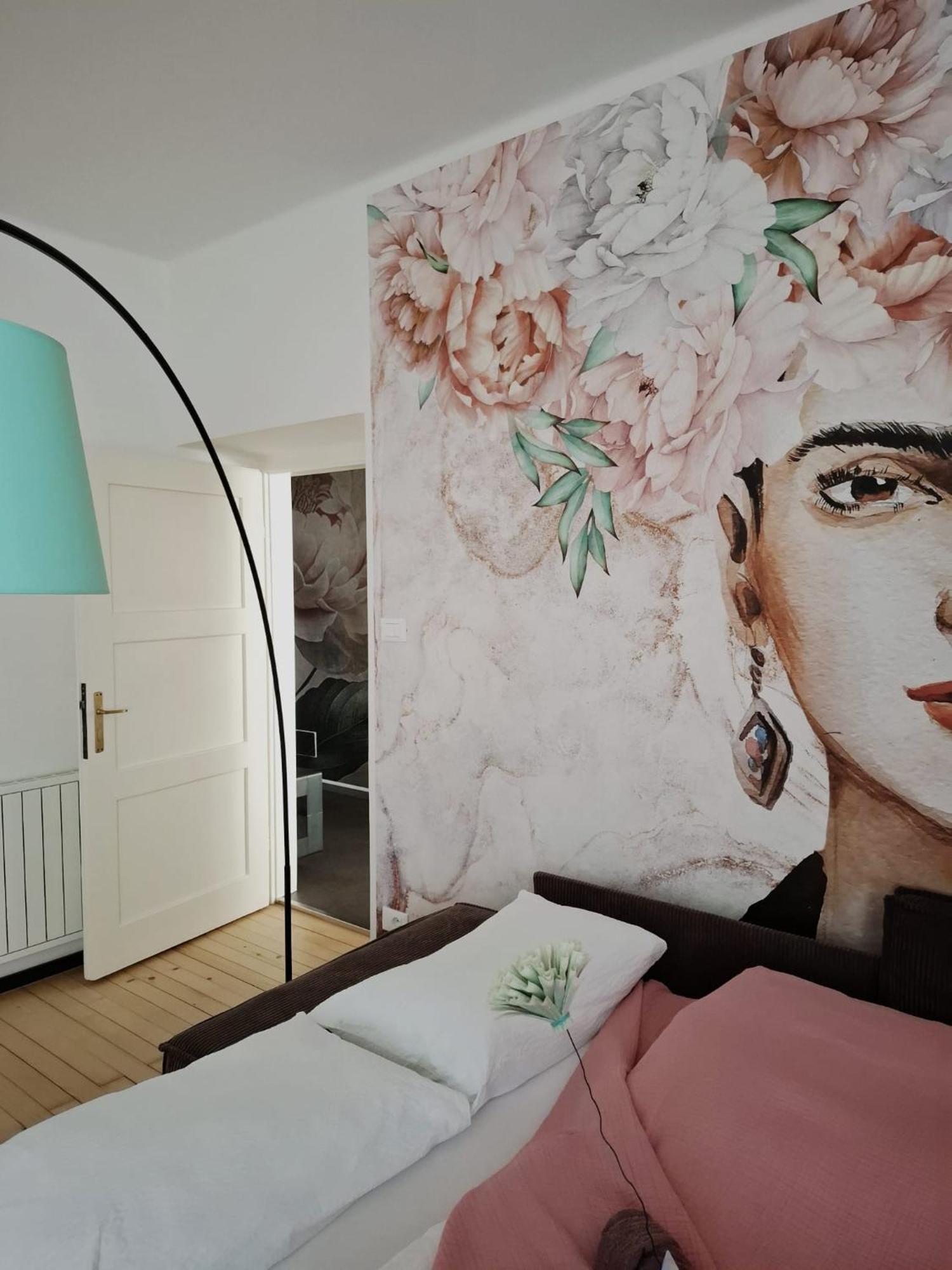Apartment Wildflower In Privatvilla Im Herzen Merans 외부 사진
