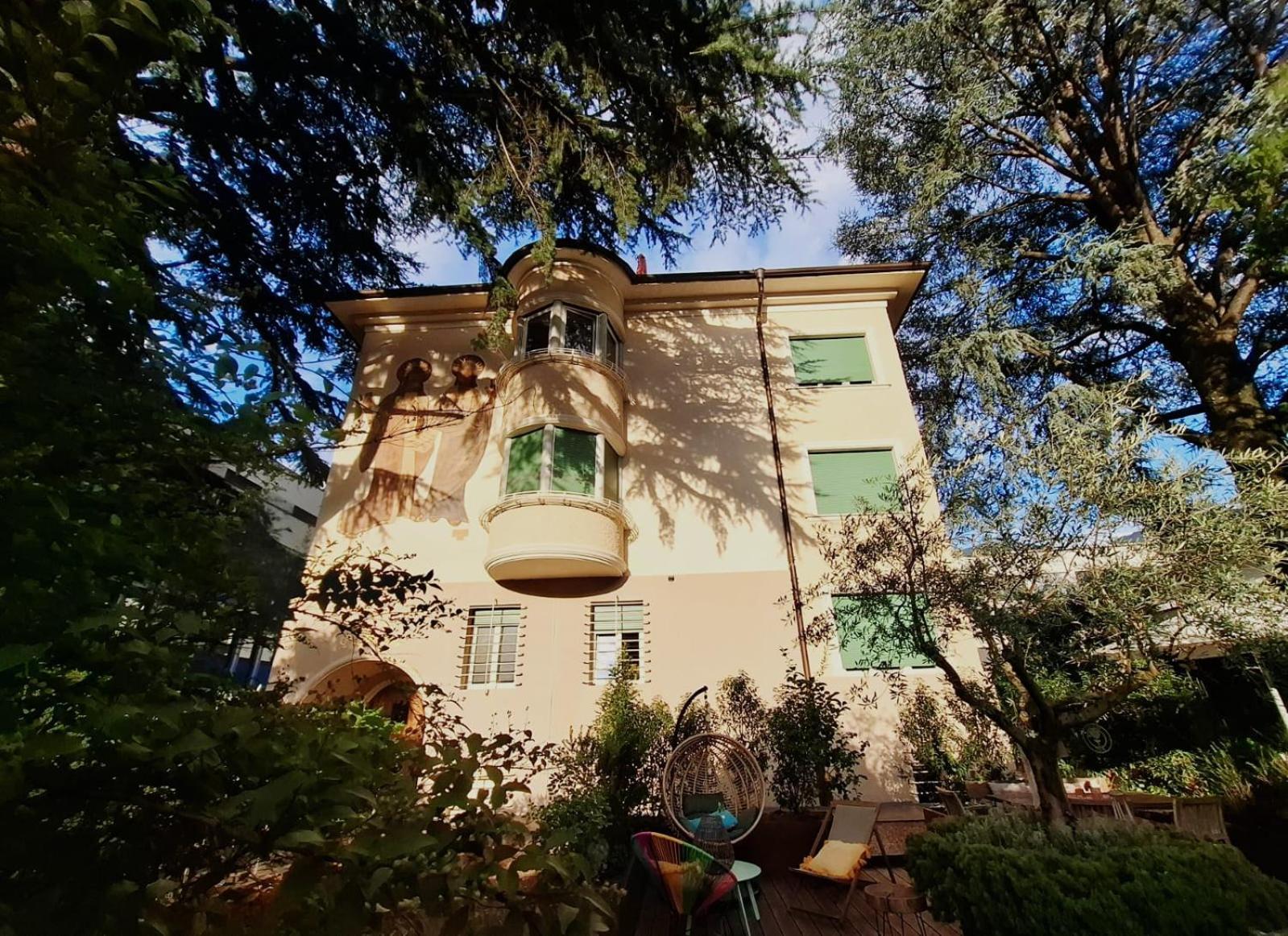 Apartment Wildflower In Privatvilla Im Herzen Merans 외부 사진